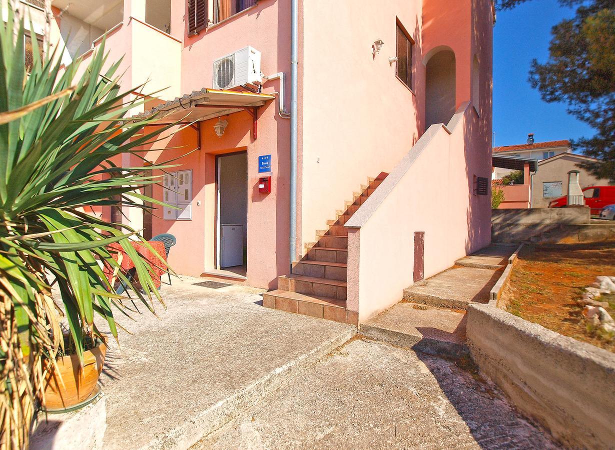 Apartments Sandra 1335 Pula Exterior foto